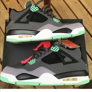 Air Jordan 4 Green Glow